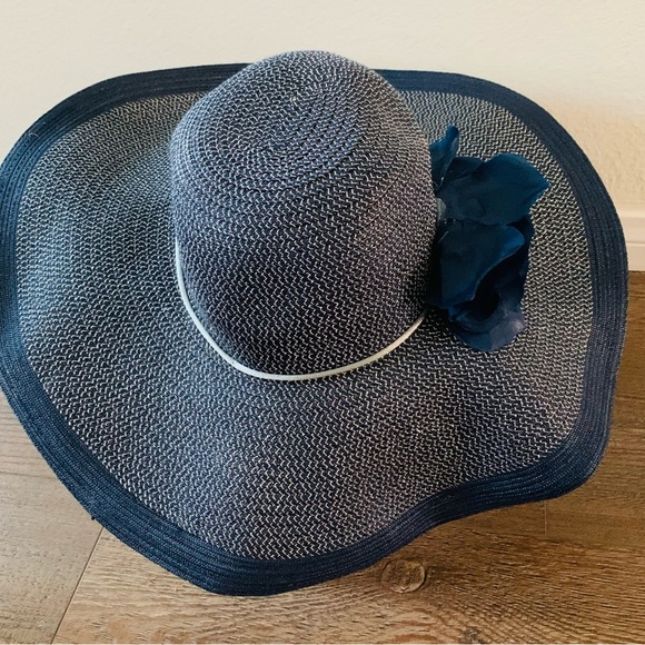 First Issue Sun hat - Picture 7 of 9